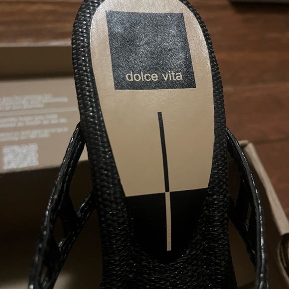 Dolce Vita Textured Black Sandals - Picture 3 of 7